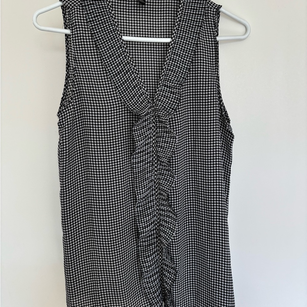 Banana Republic Black and White Sleeveless Blouse